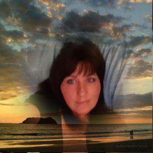 Meet your Posher, Lora